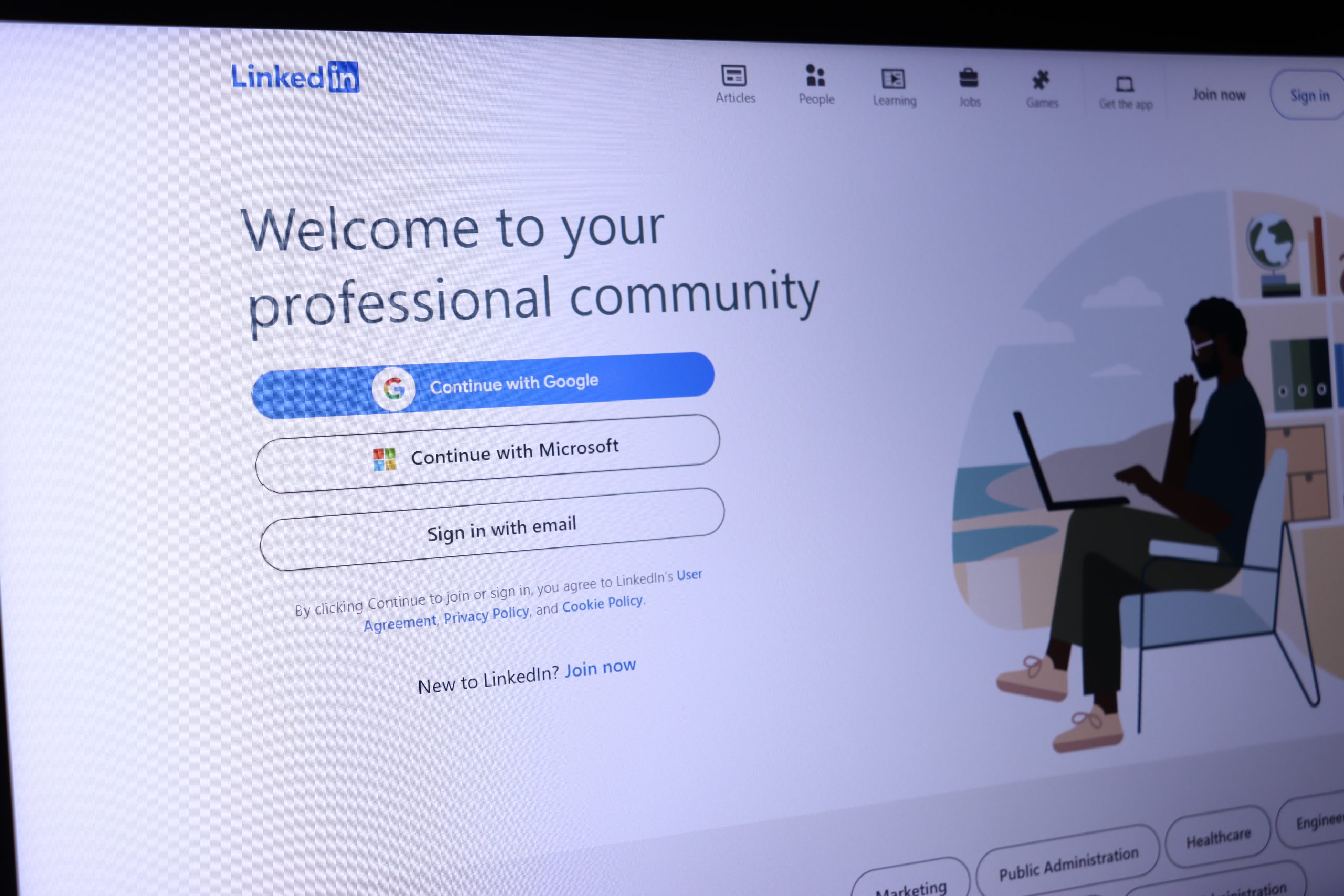 A computer screen image of the LinkedIn homepage that says “Welcome to your professional community” with different login options. Adobe Stock Image